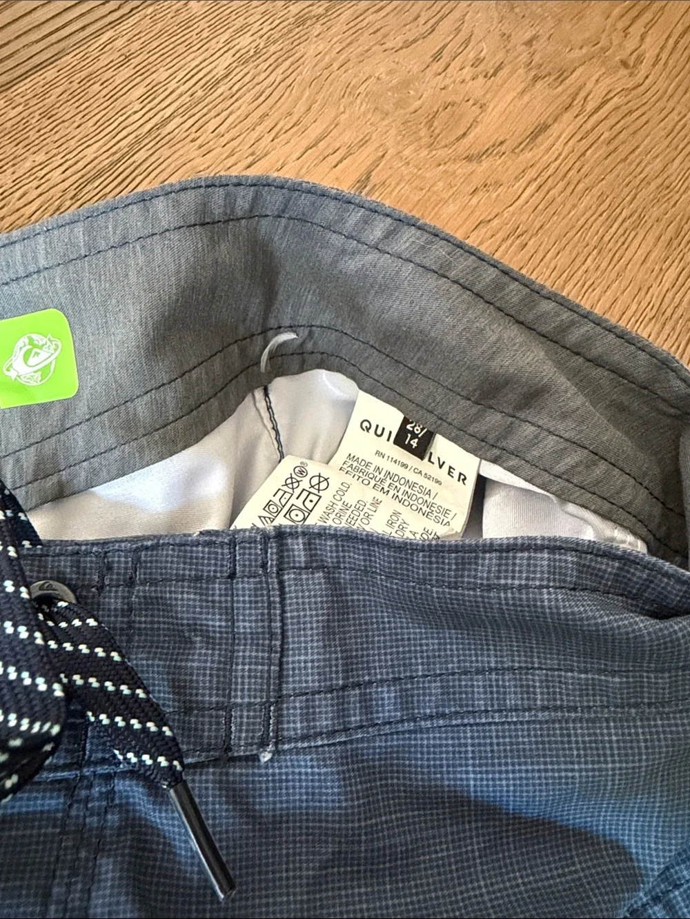 Quiksilver Men’s Navy, Teal & Lime Gradient Boardshorts
